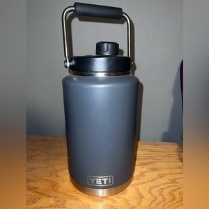 Yeti gallon jug